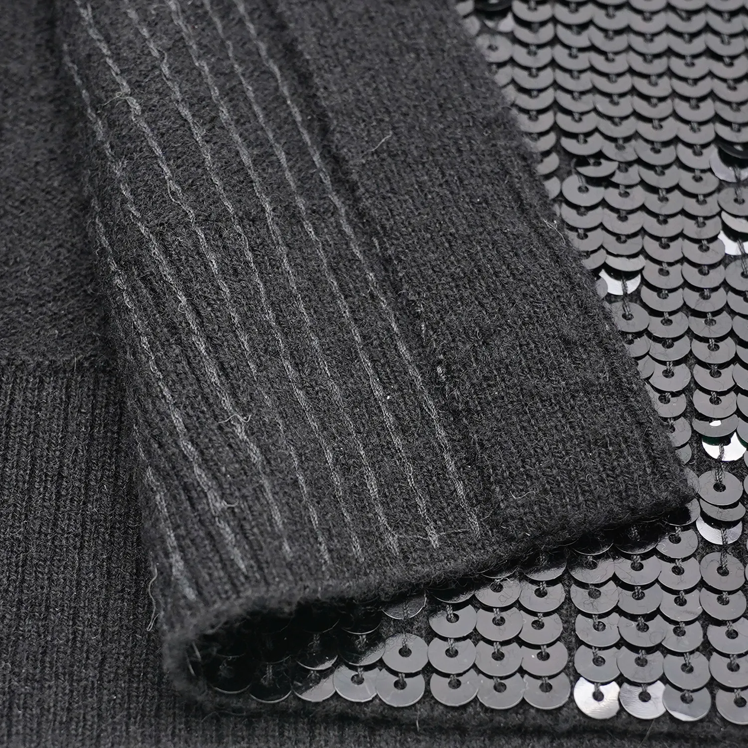 【FESTIVE】100% Cashmere Cardigan with Sequins