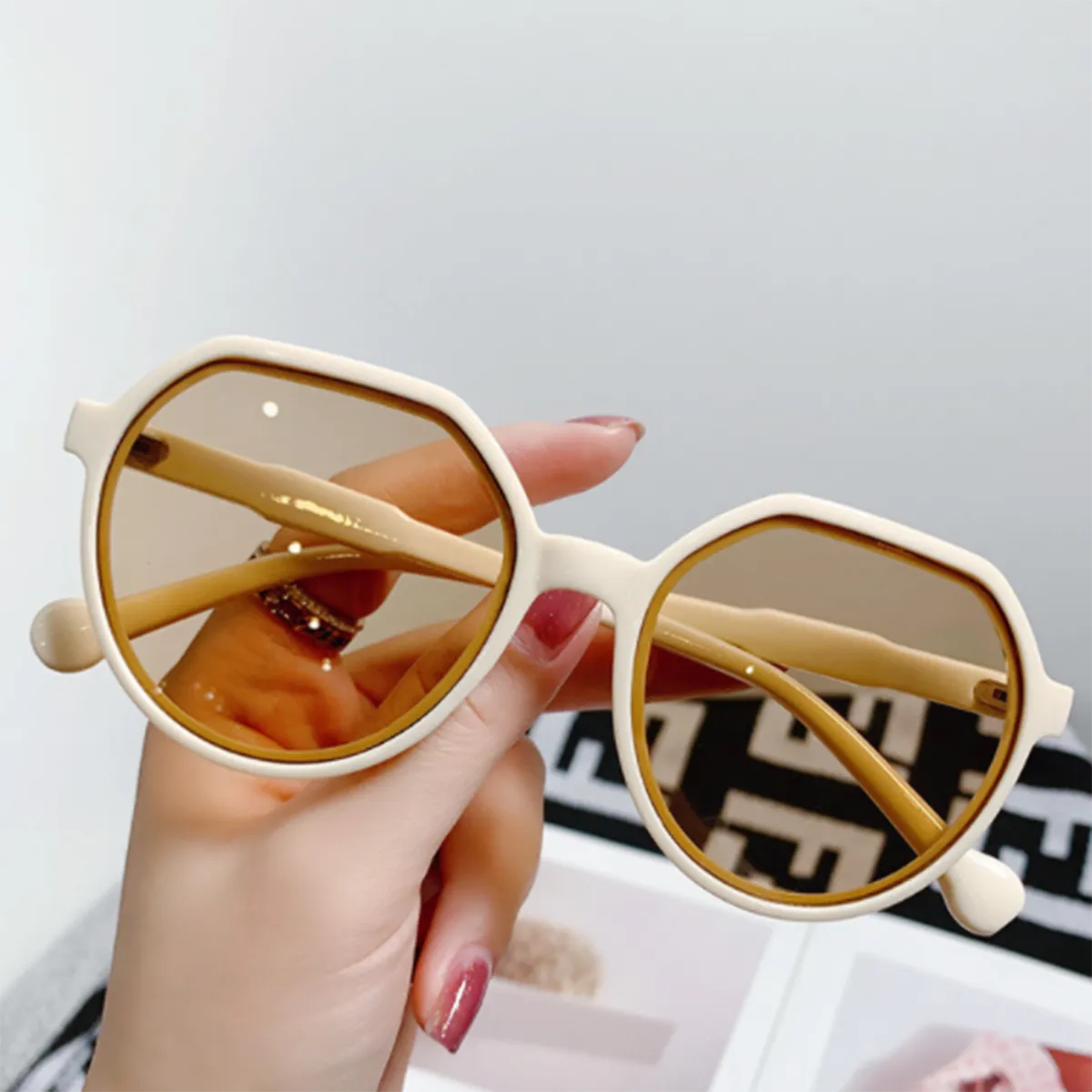 Round Unisex Sunglasses Polycarbon Frame Eyewear UV400 Protection Fashion Sunglasses