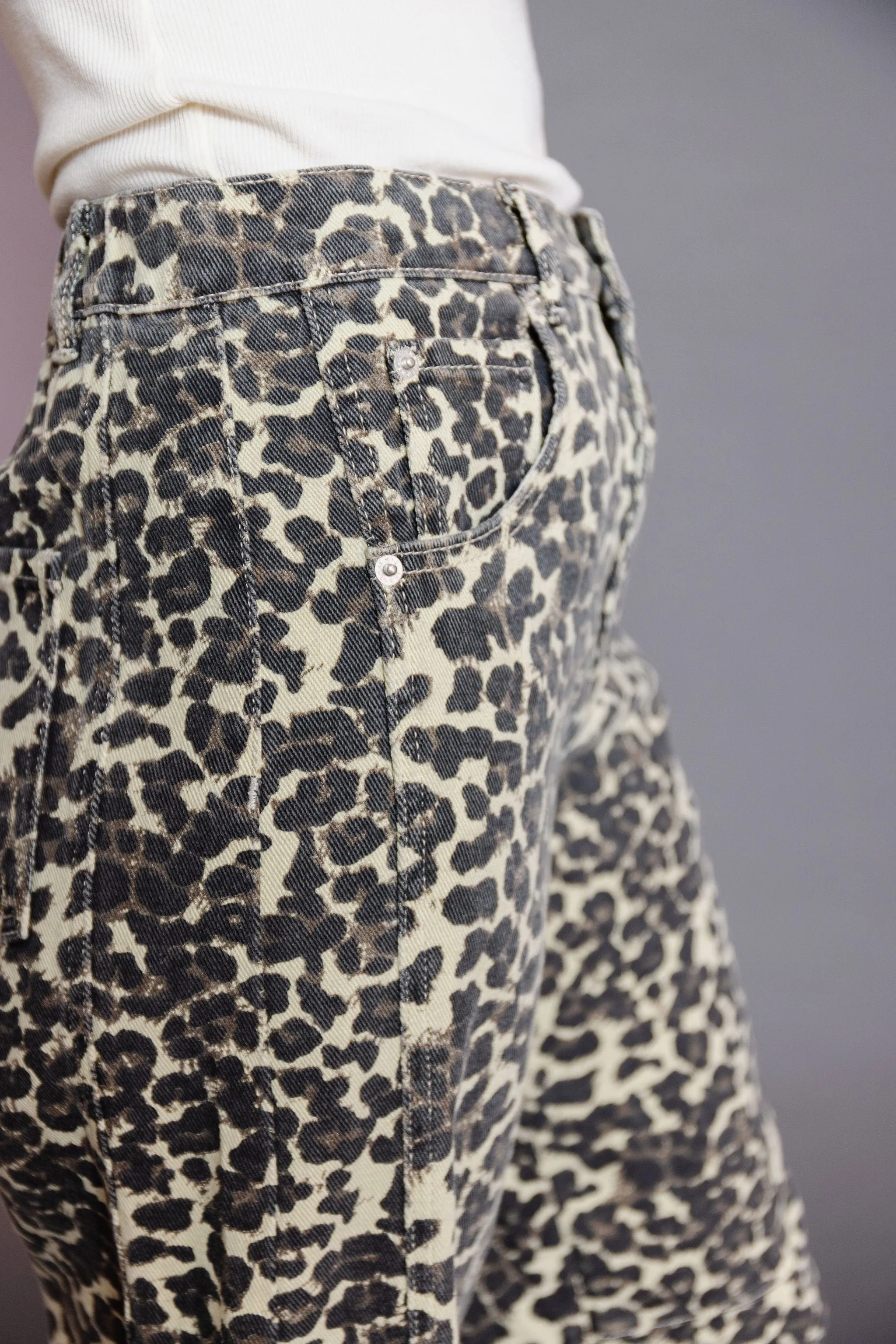 Toshi Barrel Jeans in Leopard Print